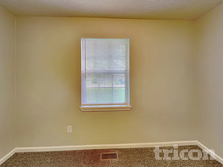 1690 Fountain Lake Dr E — Photo 10
