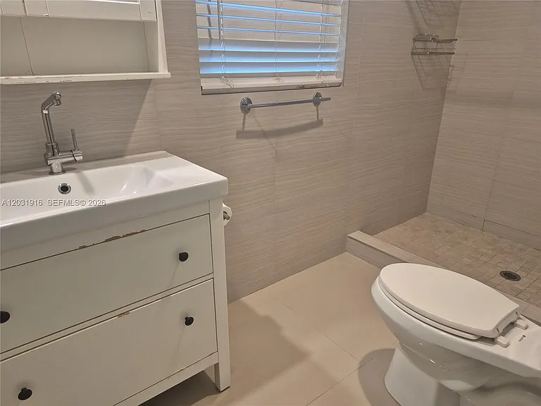 1401 SW 32nd Ct — Photo 13