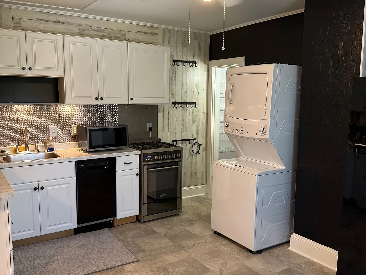 1 bed, 884 sqft, $1,550 — Photo 4