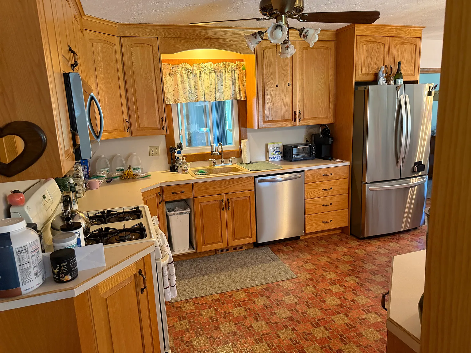 3 bed, 1.5 bath, 1562 sqft, $3,500 — Photo 4
