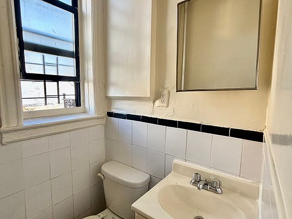 4th image of 15 Wadsworth Ave #4L