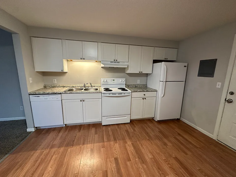 2827 Transit Rd #4