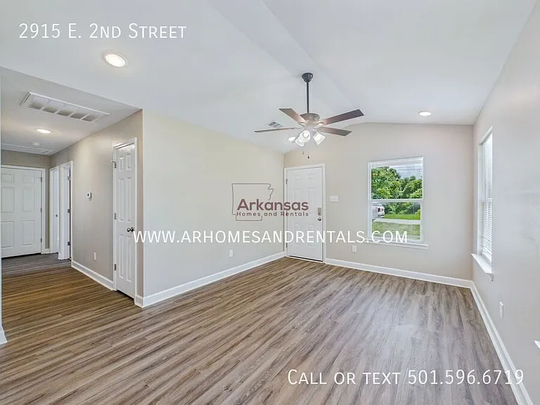 2915 E 2nd St — Photo 2