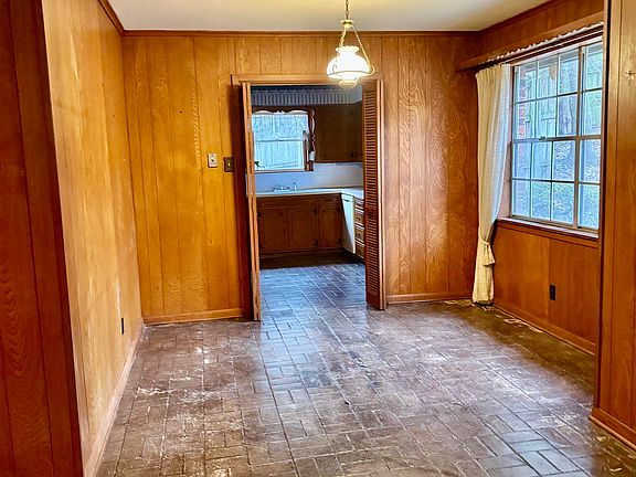 4th image of 1113 E Amherst Dr