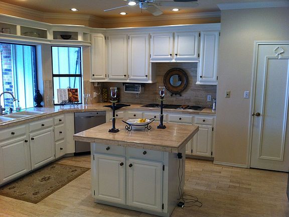 2nd image of 3201 Banyan Cir