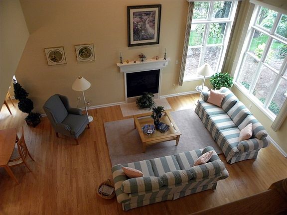 4th image of 426 Canal Way W