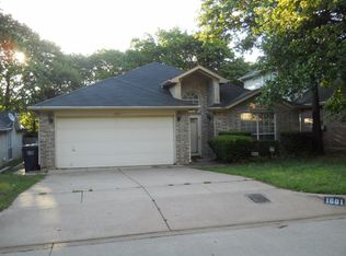1601 Arbor Ridge Dr, Fort Worth, TX 76112