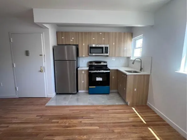 718 Rosedale Avenue image 2 of 9