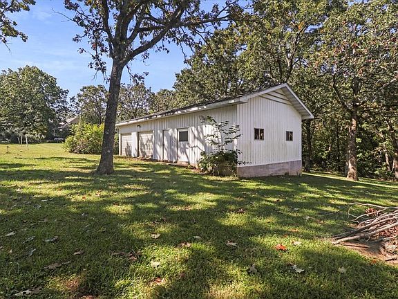 4th image of 44 Dogwood Cir