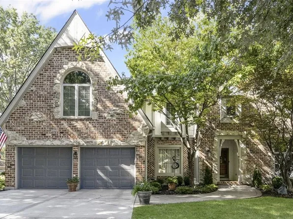 12606 Mohawk Ln, Leawood, KS 66209
