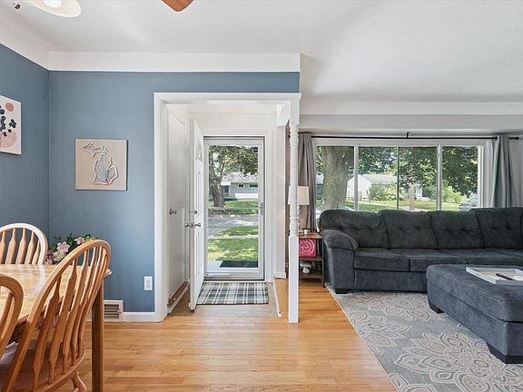 3rd image of 1543 Levona St