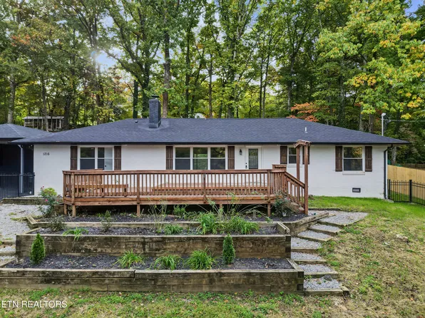 1216 Pilleaux Dr, Knoxville, TN 37912