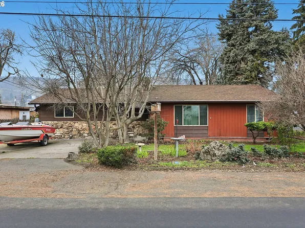 3244 W 7th St, The Dalles, OR 97058