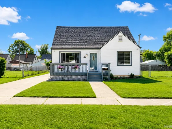 6041 Gilman St, Garden City, MI 48135