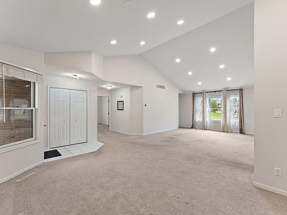 4th image of 2140 Teakwood Ln