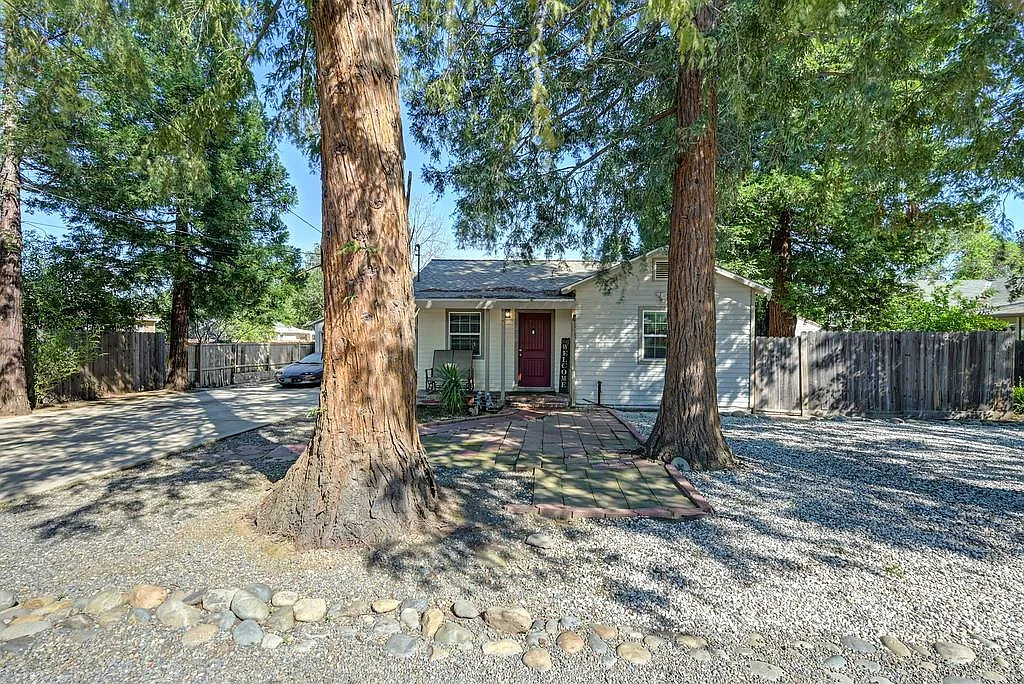 2836 Randolph Ave photo 1