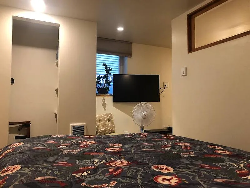 Studio, 450 sqft, $1,100 — Photo 2