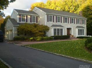 2 Remsen Ct, Mount Sinai, NY 11766