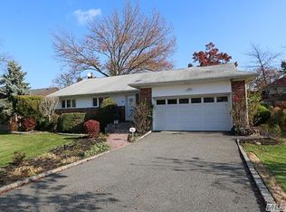 15 Green Dr, Roslyn, NY 11576