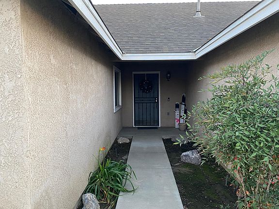 2nd image of 579 W White Oak Dr