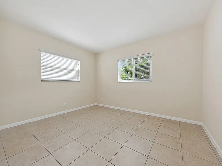 1000 NE 9th Ave #1 — Photo 6