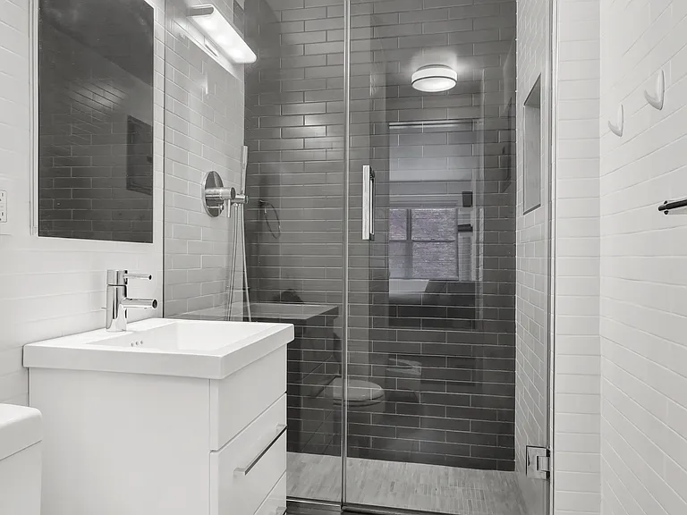 300 E 71st St #2D — Photo 8