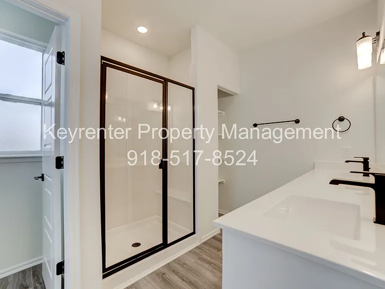 706 W 54th St — Photo 18