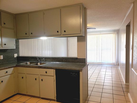 2nd image of 3254 Matthews Dr #C
