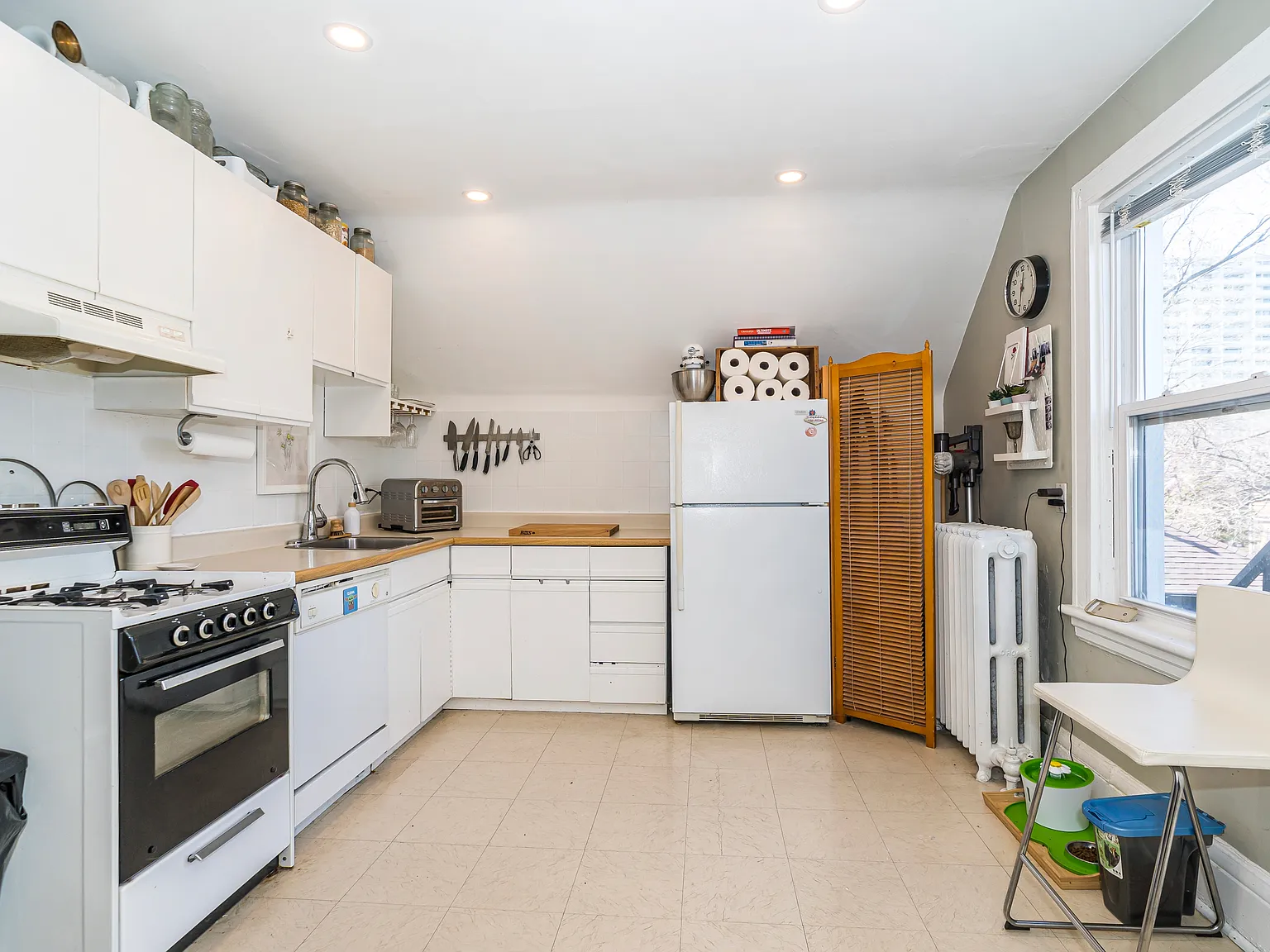 3 bed, 1200 sqft, $3,100 — Photo 4