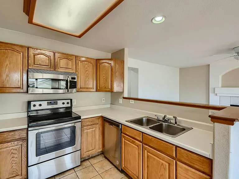 9528 High Cliffe St — Photo 17