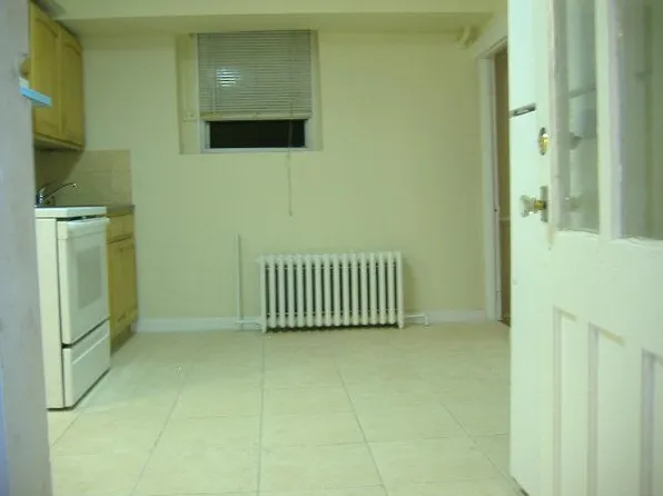 7 1st Ave, Waterbury, CT 06710