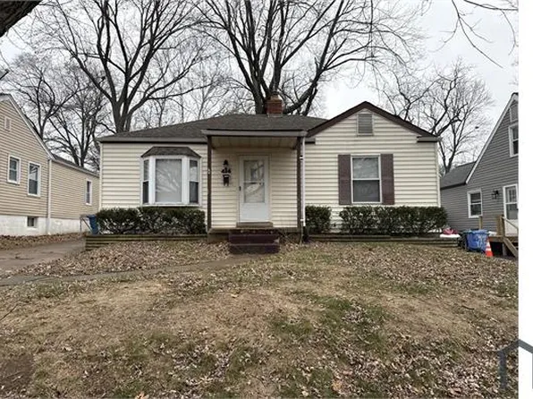 414 Superior Dr, Saint Louis, MO 63135