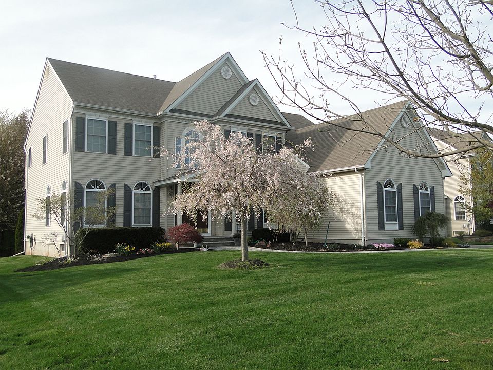 2nd image of 19 Margaret Dr