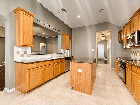 3rd image of 1303 Rosebriar Ln