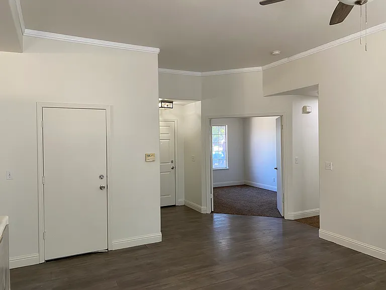5260 E Wildflower Ln — Photo 2