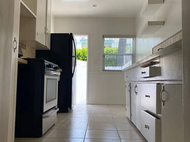 2406 Grandview Ave — Photo 4