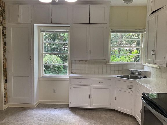 3rd image of 2721 SW 3rd Pl