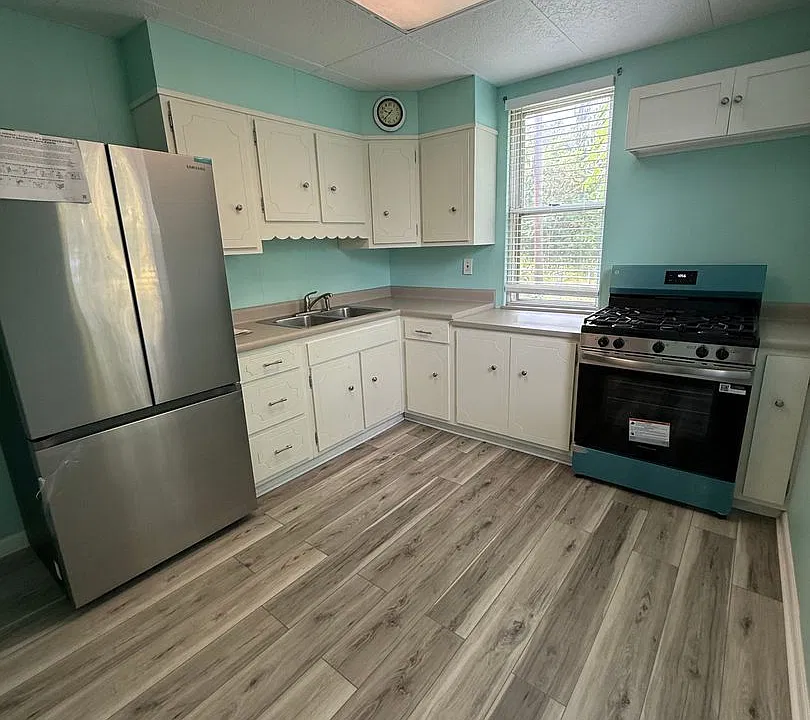 719 Harriet St