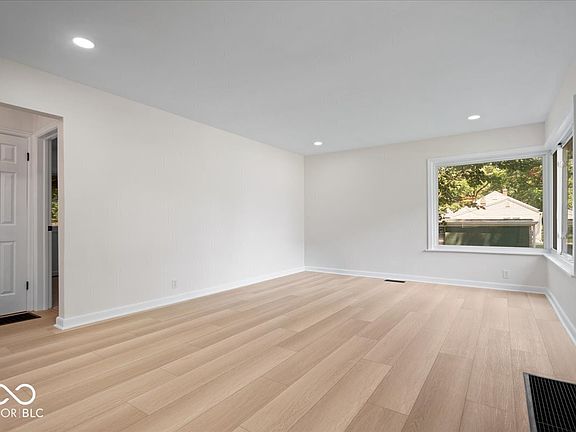 5th image of 5632 Rosslyn Ave