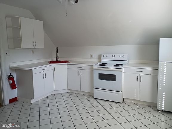 5th image of 201 Columbia Blvd Floor 3