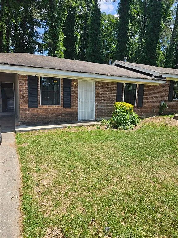 2 bed, 1.0 bath, 1602 sqft, $1,300 — Photo 1