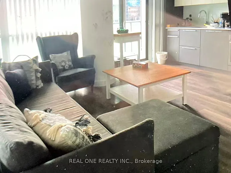 15 Grenville St #1110 — Photo 4