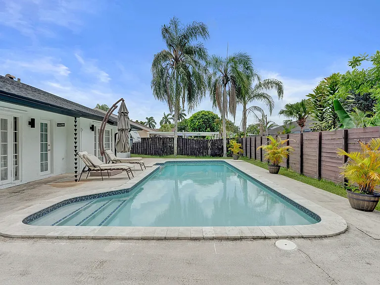 620 SW 100th Ave — Photo 59