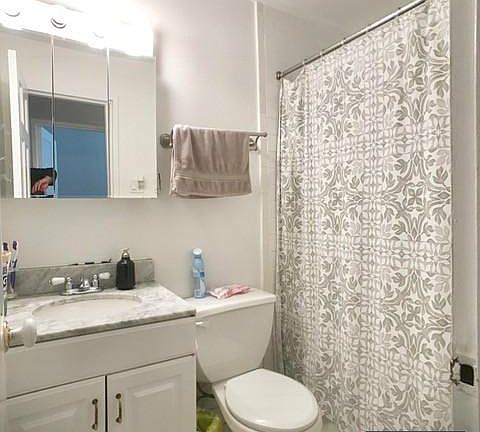 5th image of 399 E 78th St APT 6F