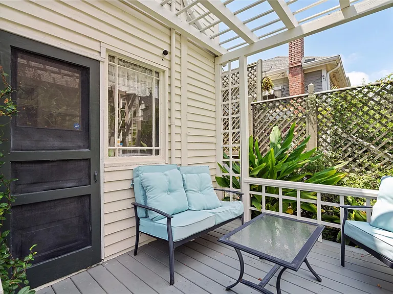 1112 Broadway St — Photo 32