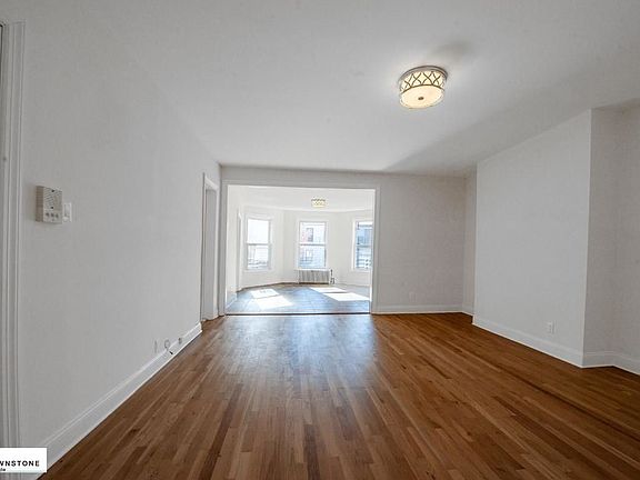 5th image of 220 De Graw St #4