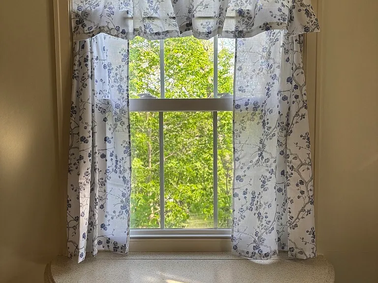 Small window table