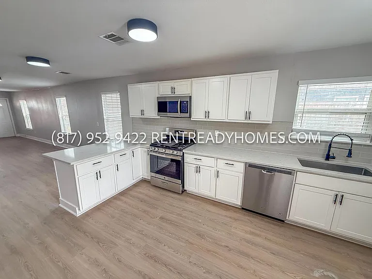 1824 Carver Ave — Photo 5