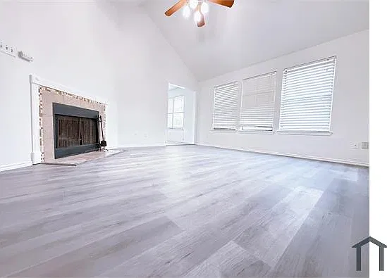 4 bed, 1905 sqft, $2,400 — Photo 2