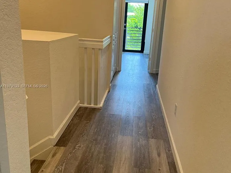 20568 NE 5th Pl — Photo 4